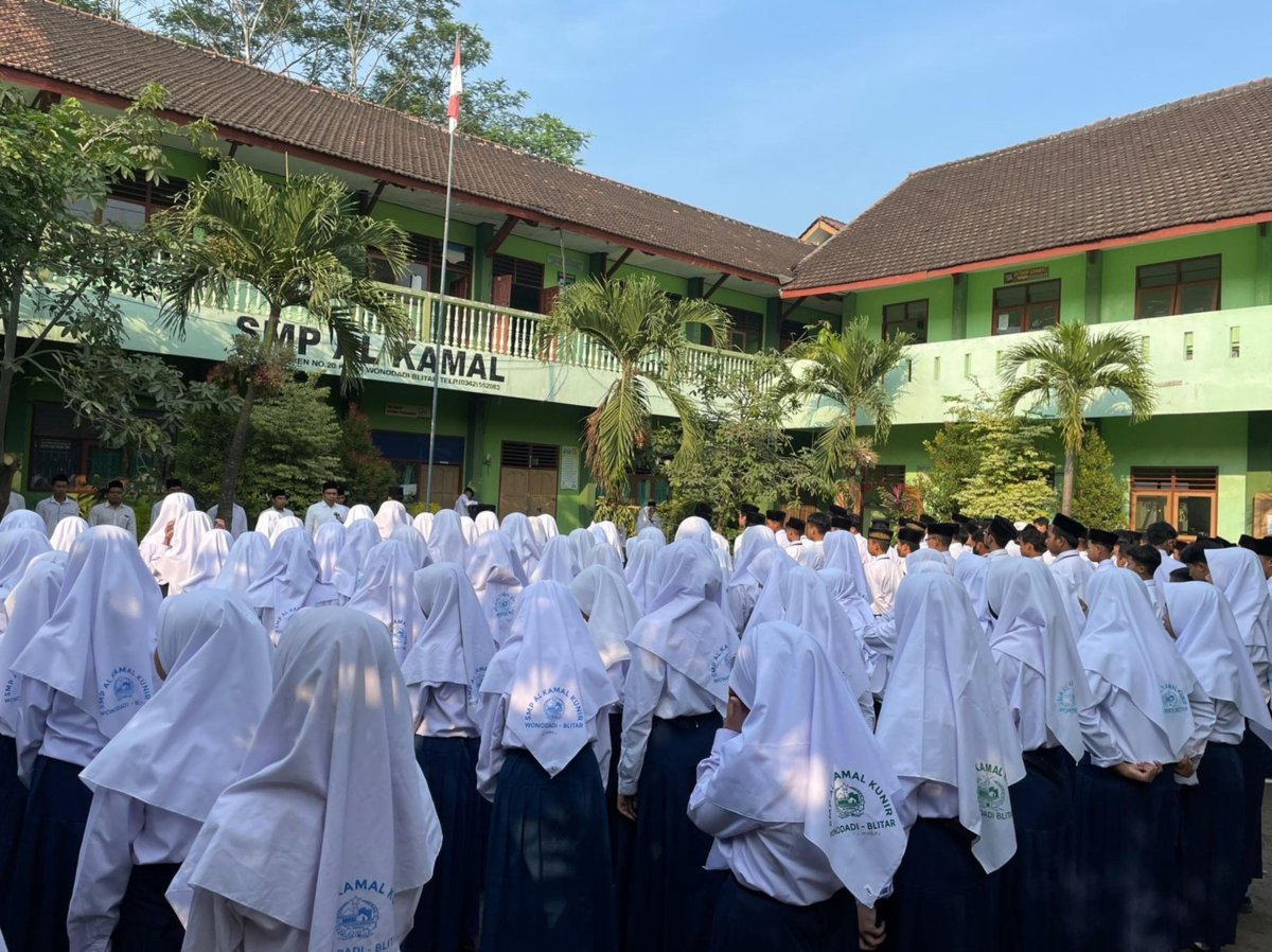 Gedung SMP AL KAMAL